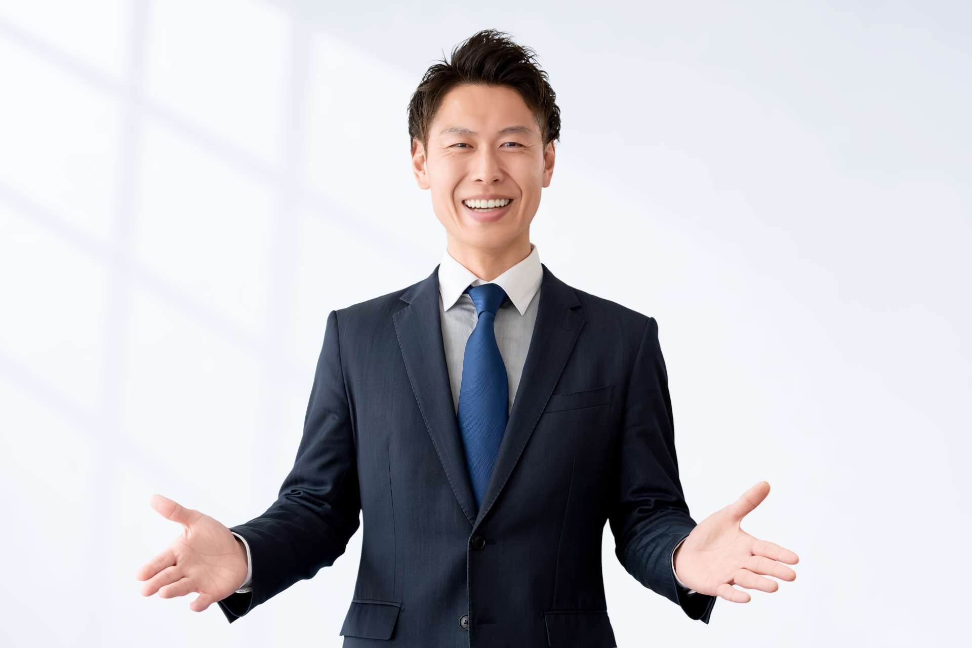 清潔感のある笑顔の男性ビジネスマン