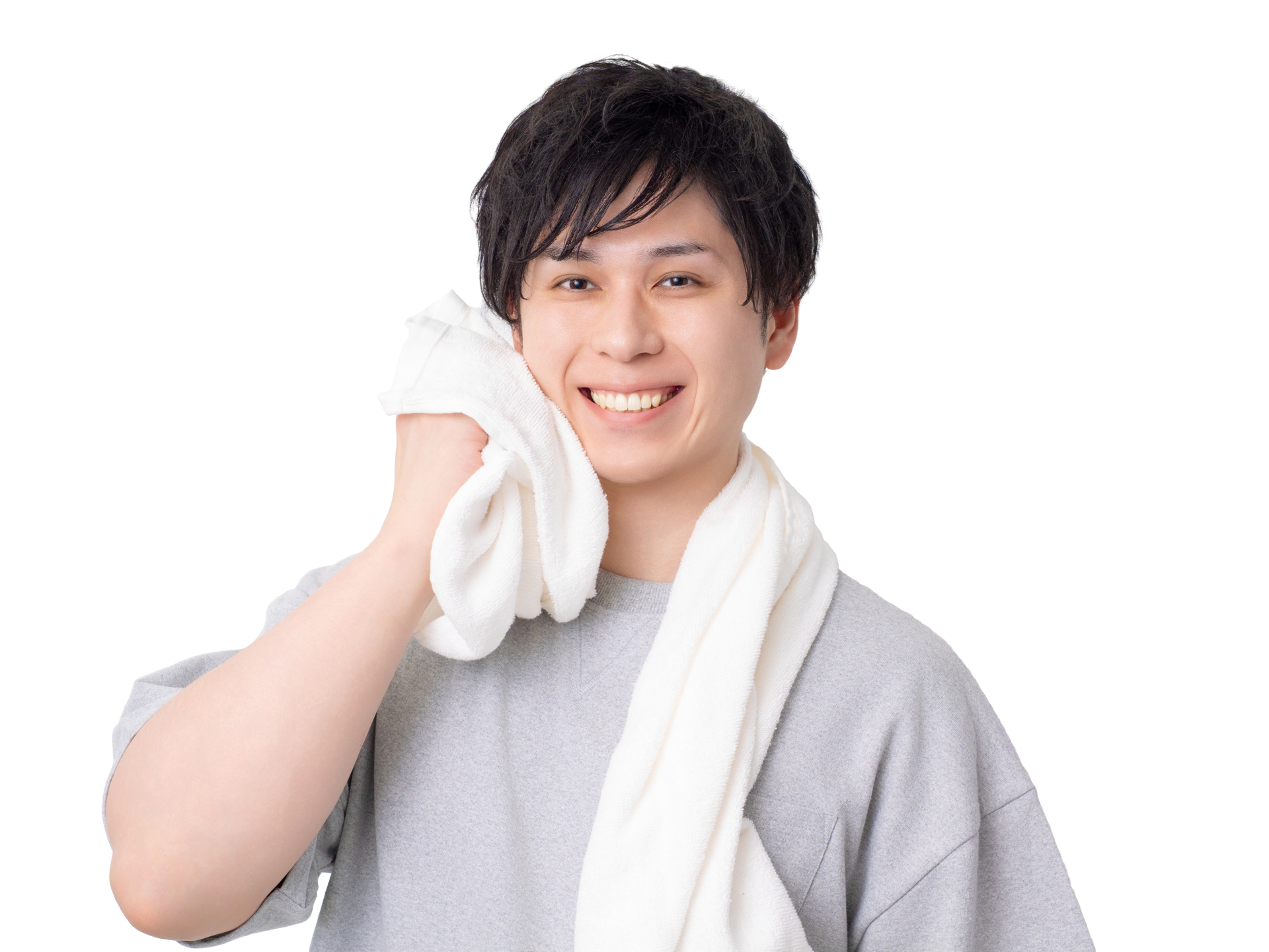 洗顔後にタオルで顔を拭く男性